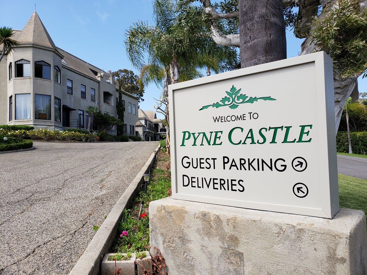 outdoor directional wayfinding monument sign